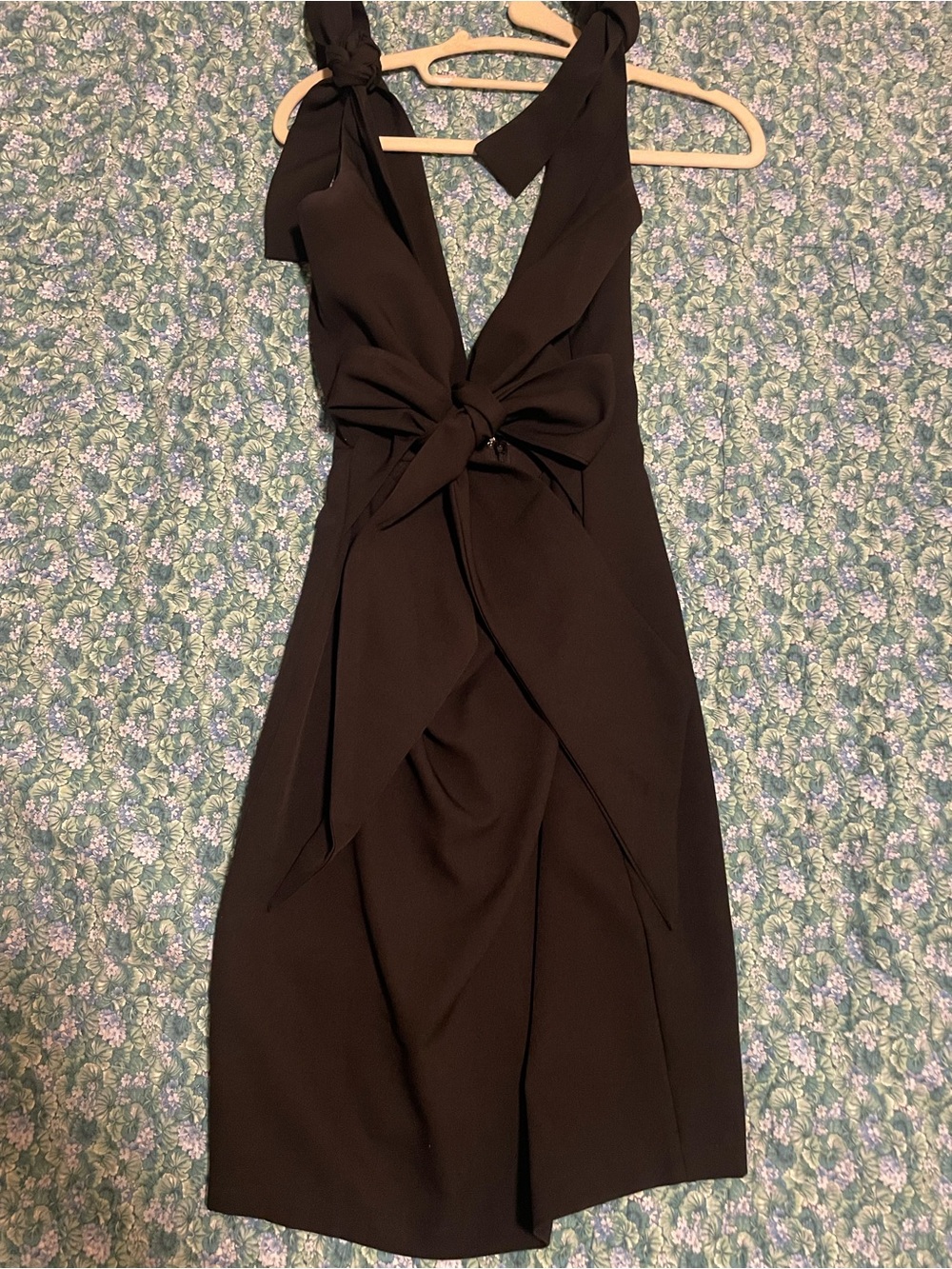 Sleeveless Black Midi Dress with Front Knot